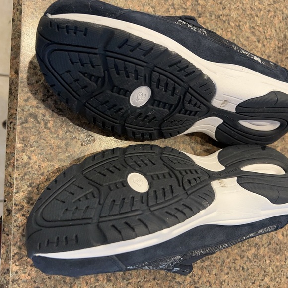 New never worn 10M Easy Spirit blue - Picture 4 of 4